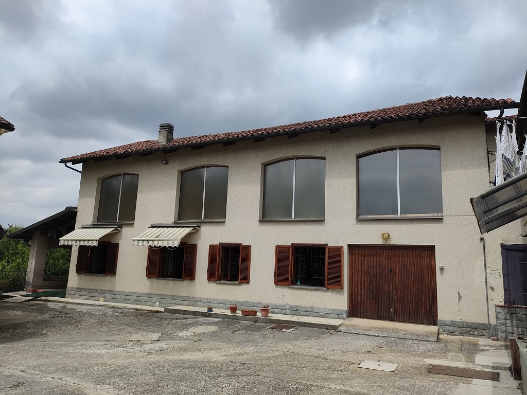 Vendesi casa indipendente a Montafia Asti