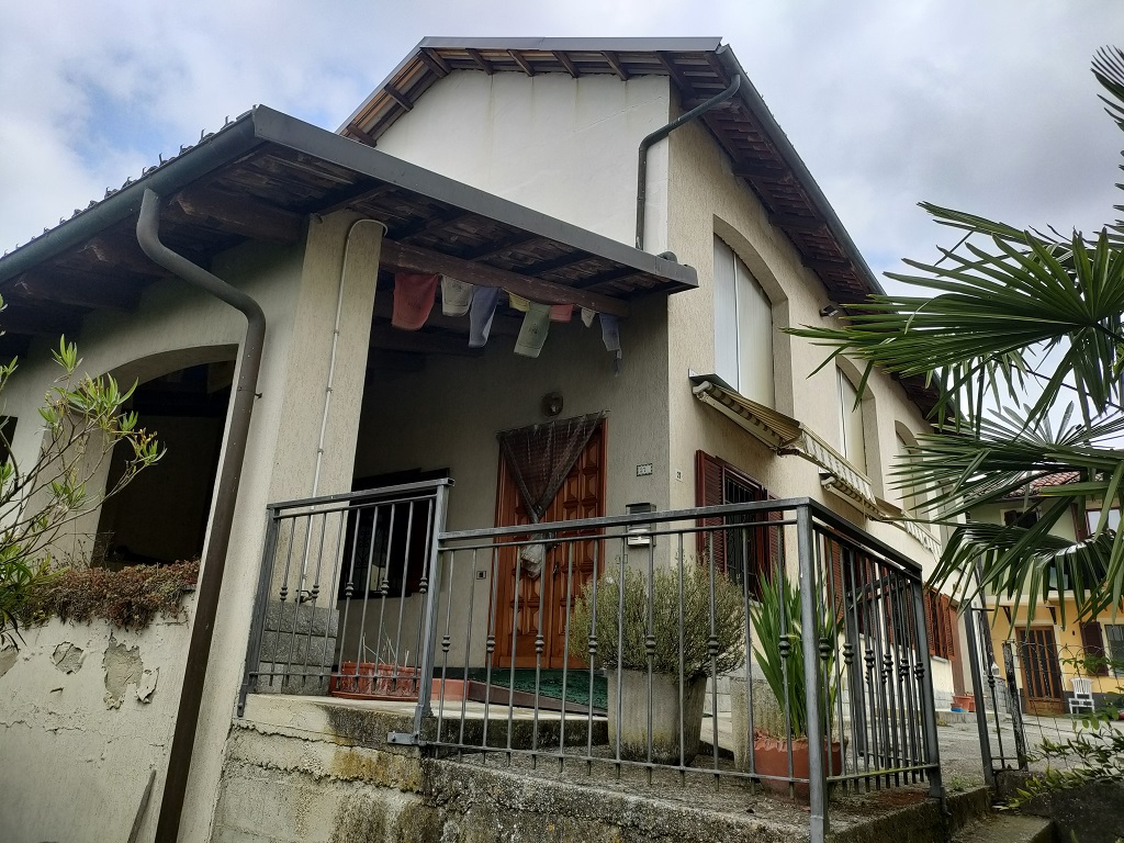 Vendesi casa indipendente a Montafia Asti