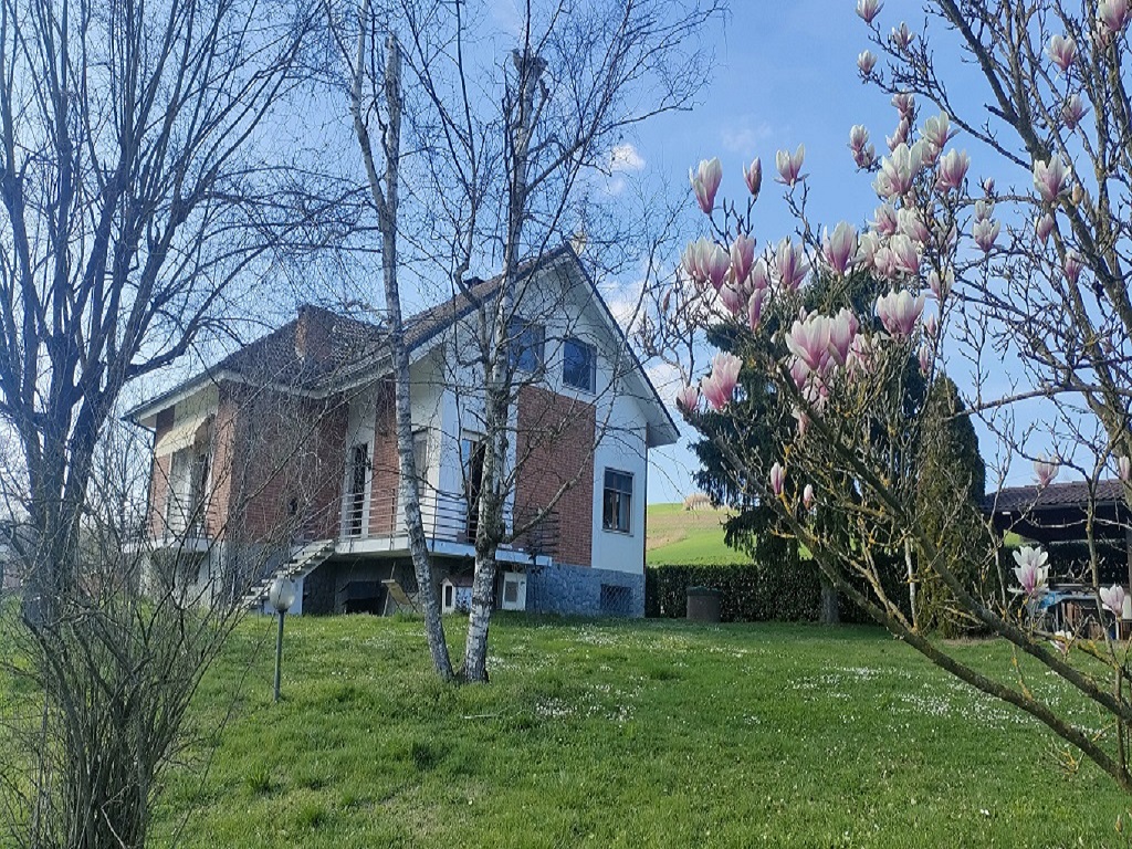 Villa a Roatto